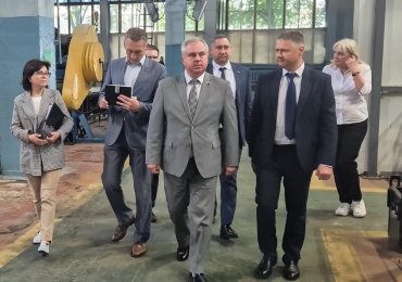 Глава администрации СЭЗ «Гомель-Ратон» Владимир Привалов с рабочим визитом посетил ОАО «Ратон»