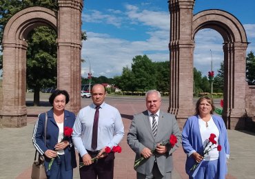 Глава администрации СЭЗ «Гомель-Ратон» Владимир Привалов посетил мемориальный комплекс «Буйничское поле»